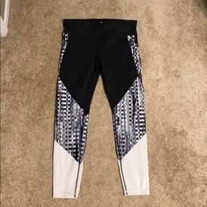 Gap fit tri color pattern workout legging